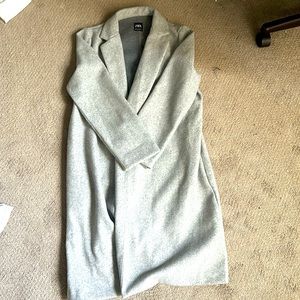 trench coat From zara no stains has pockets on both sides men 32 or women XL